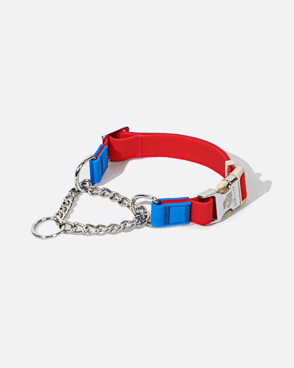 The no-pull Martingale collar comes in a red and blue color mix inspired by Spiderman, suitable for medium and large dogs with pulling behaviors during walks. Available in sizes M and L.